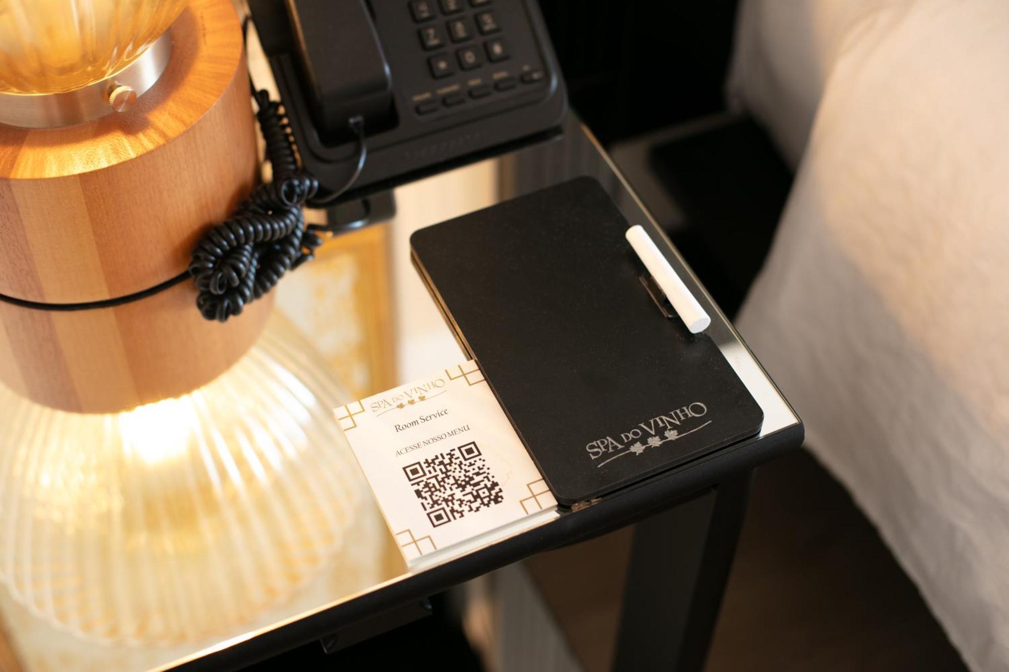 Spa Do Vinho Condominio Vitivinicola Бенту-Гонсалвіс Екстер'єр фото A QR code on a hotel room service card