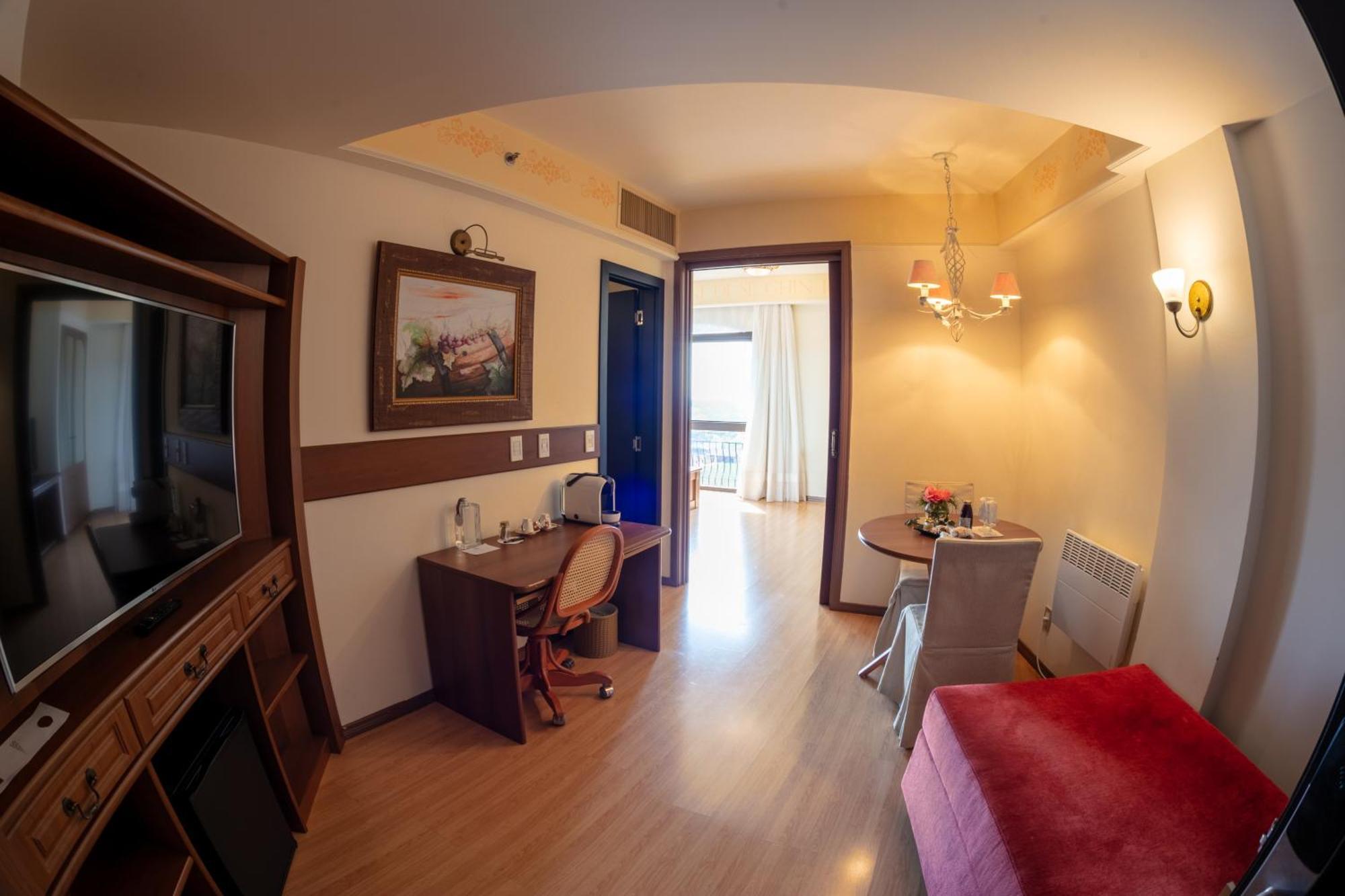 Spa Do Vinho Condominio Vitivinicola Бенту-Гонсалвіс Екстер'єр фото A typical hotel room